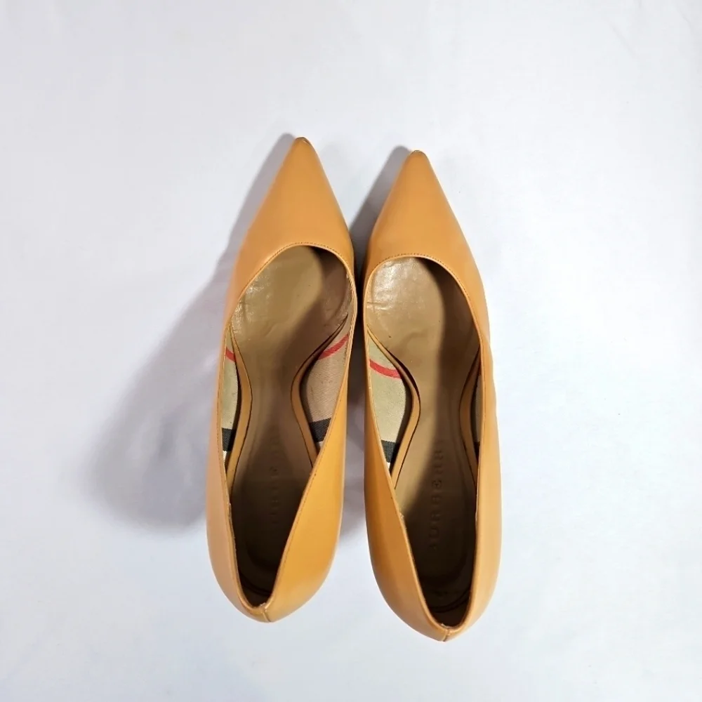 Burberry Women's Tan Leather Heels  SZ 40 - Picture 4 of 9
